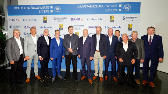 Ministerpräsident Markus Söder, Mdl; zusammen mit dem Vorstand des Kraftfahrzeugverbandes Bayern, Technologieoffenheit in Bayern