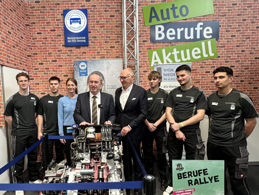 Aiwanger gegen Verbrennerverbot, Bayerischer Wirtschaftsminister Huber Aiwanger auf der IHM 2026