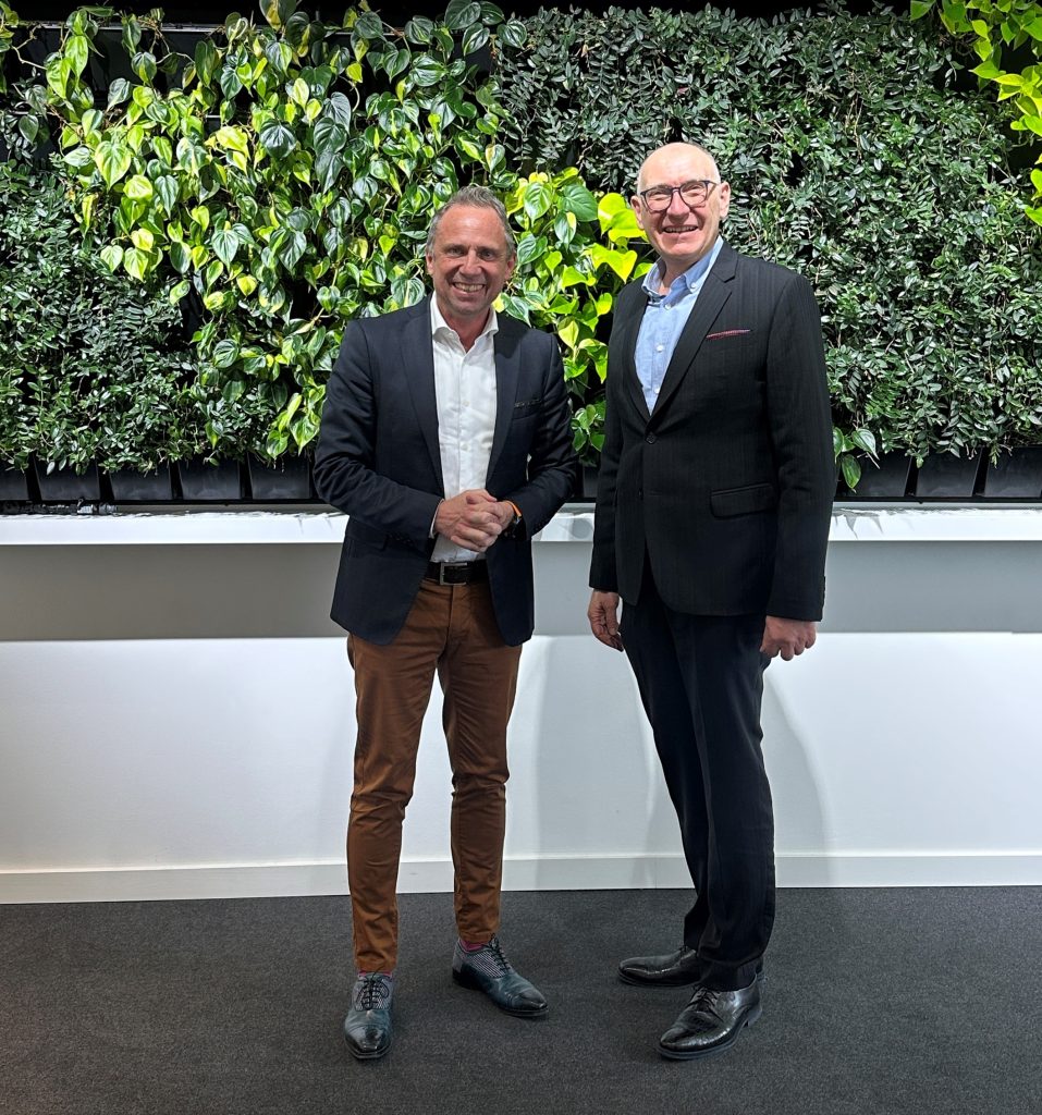 Staatsminister Thorsten Glauber und Landesinnungsmeister Günter Friedl, Zukunftsthemen des Kfz-Gewerbes